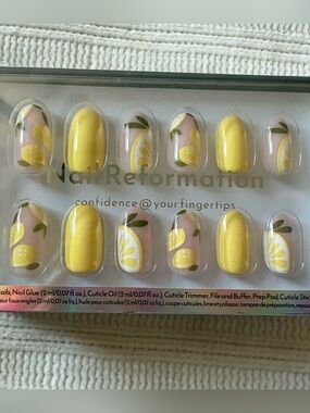 Nail Reformation Yellow Lemon & Leaf Press-On Nail Set